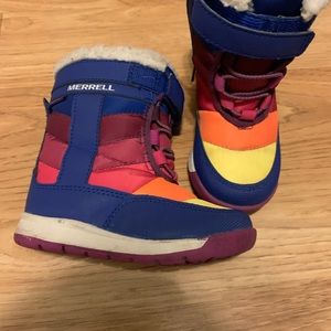Toddler size 6 Merrell snow boots.